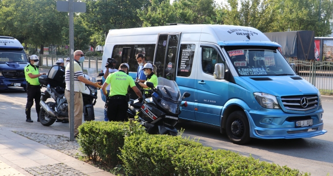Koronavirüs denetiminde minibüs şoförü ehliyetsiz çıktı